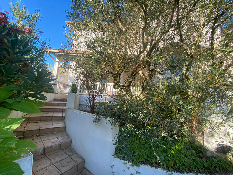 Maison - 212 m² - 8 pièces