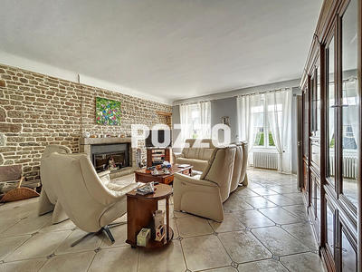 Maison - 305 m² - 10 pièces