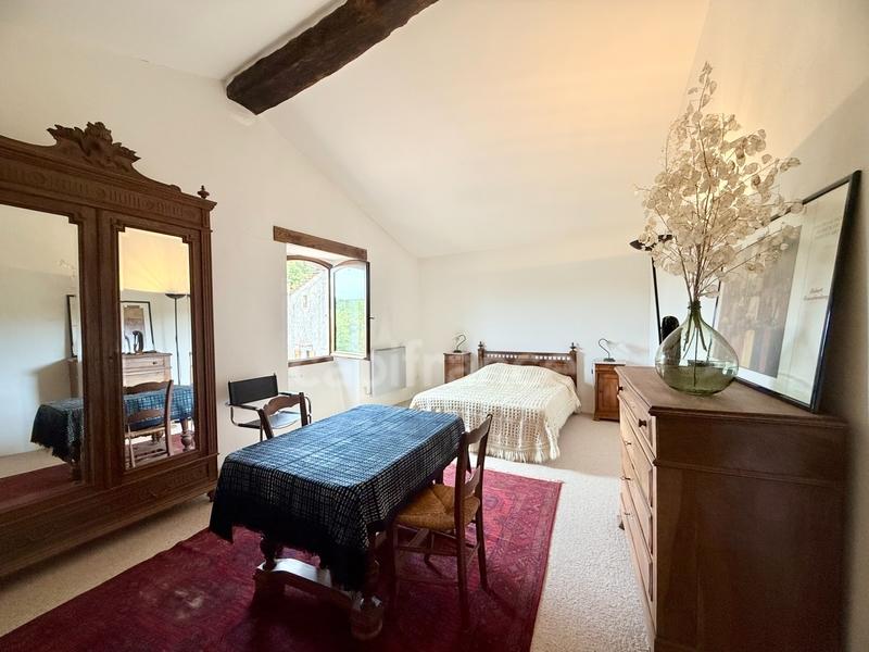 Maison - 185 m² - 9 pièces