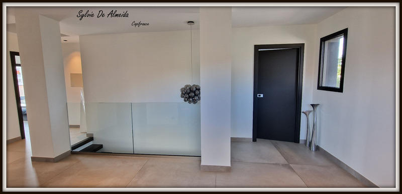 Propriété - 240 m² - 8 pièces