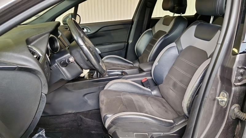 Ds Ds 4 Bluehdi 120 Ss Bvm6 Connected Chic