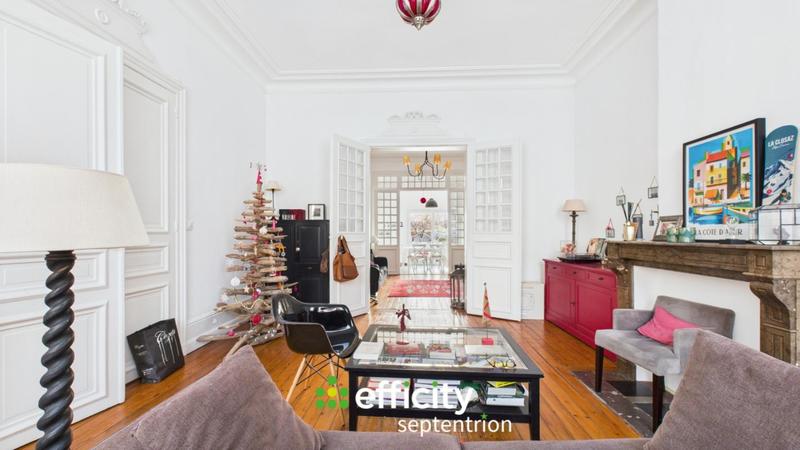 Maison - 228 m² - 9 pièces