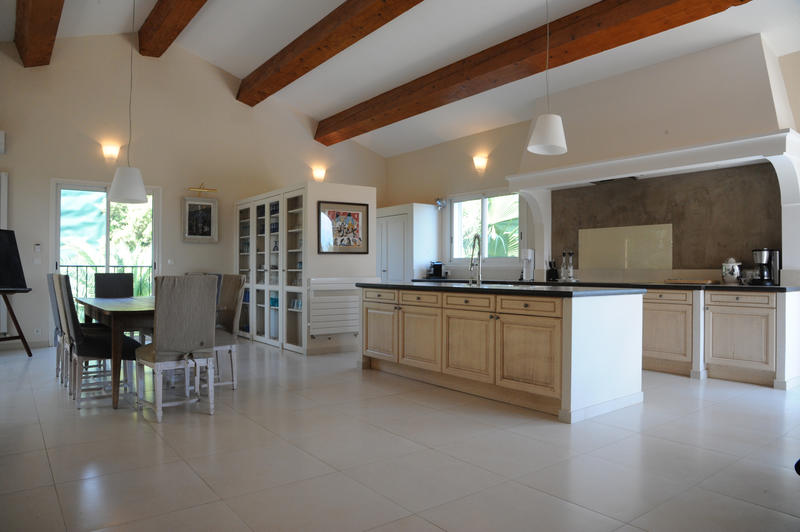 Maison - 295 m² - 8 pièces