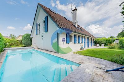 Maison - 215 m² - 8 pièces