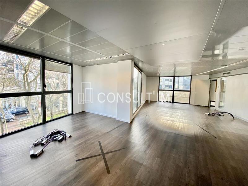 Bureau - 3 851 m²