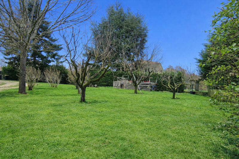 Terrain constructible - 750 m²