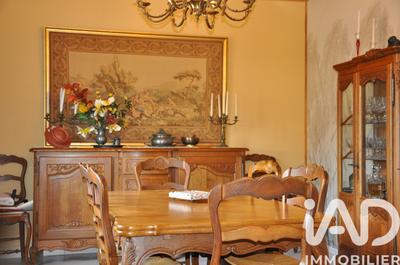 Maison - 280 m² - 9 pièces