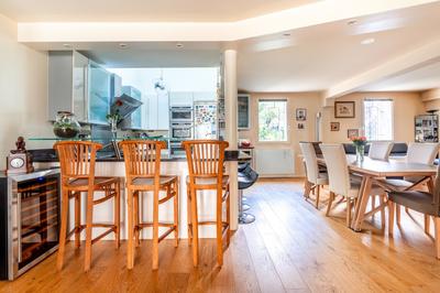 Appartement - 189 m² - 9 pièces