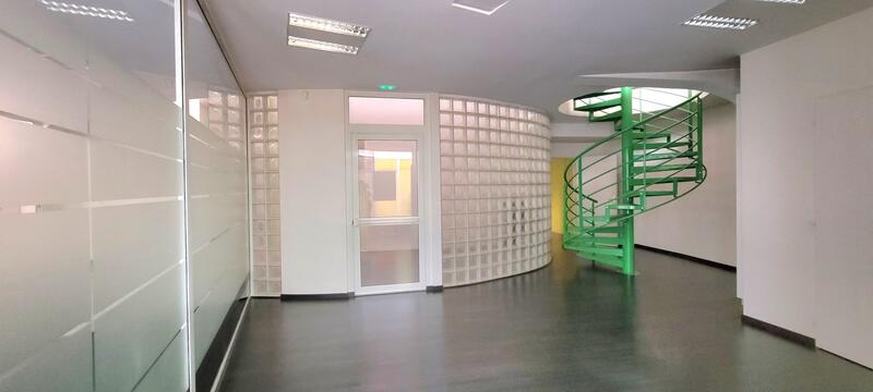 Local commercial - 217 m² - 5 pièces