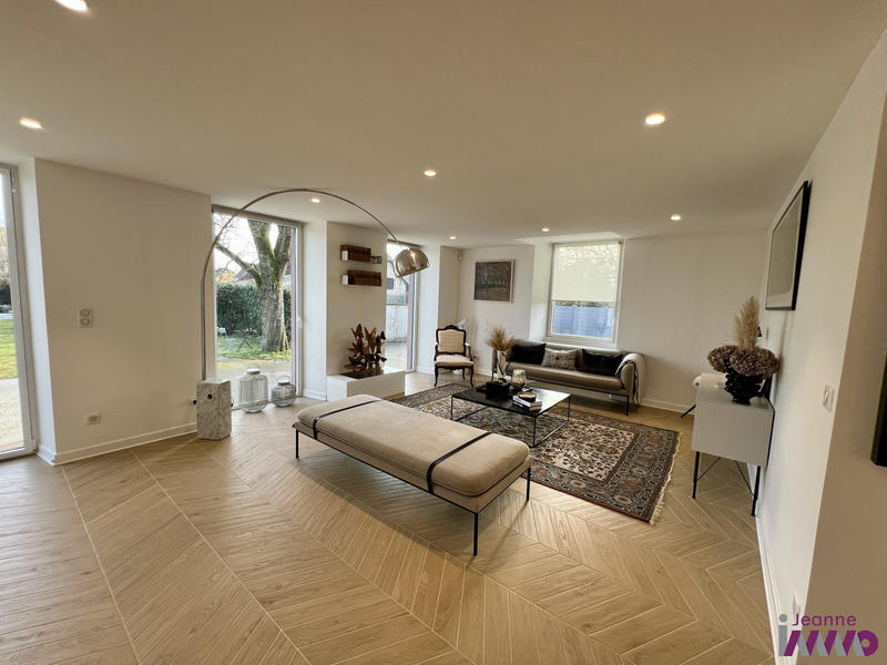 Maison - 243 m² - 7 pièces