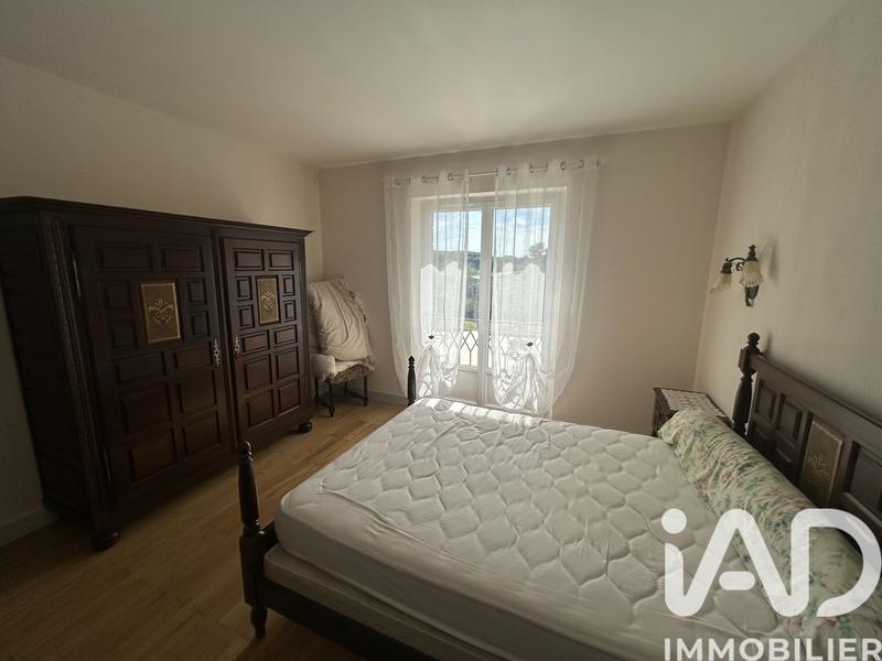 Maison - 221 m² - 6 pièces