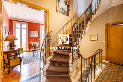 Maison - 240 m² - 8 pièces