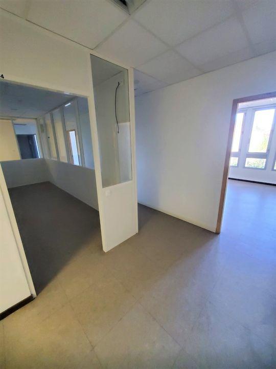 Bureau - 200 m² - 10 pièces