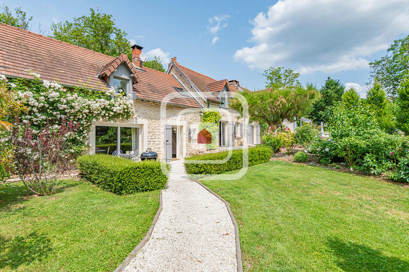 Maison - 350 m² - 8 pièces