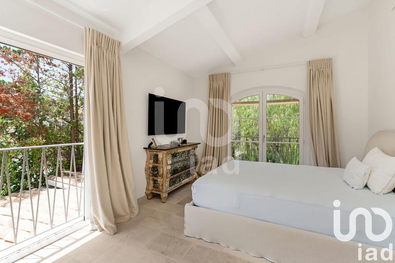 Maison - 233 m² - 8 pièces