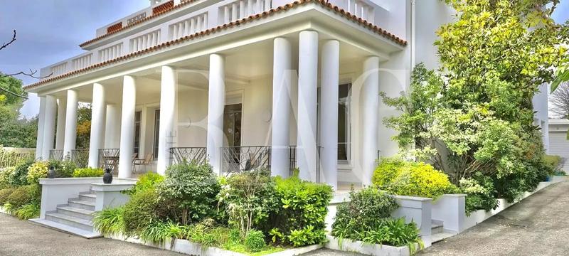 Propriété - 450 m² - 8 pièces