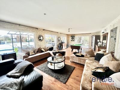 Maison - 372 m² - 12 pièces