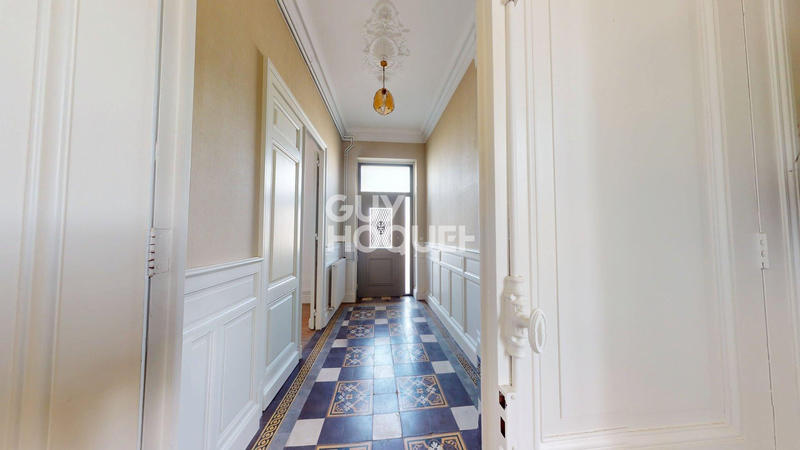 Maison - 195 m² - 8 pièces