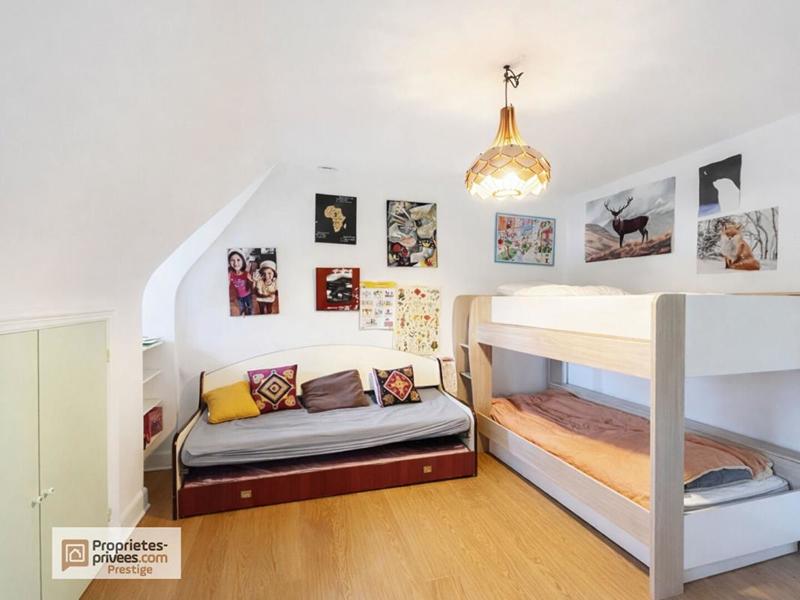 Maison - 233 m² - 8 pièces