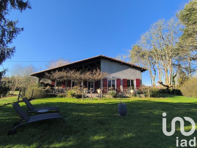 Maison - 230 m² - 9 pièces