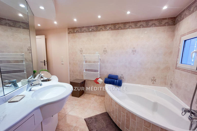 Appartement - 94 m² - 3 pièces