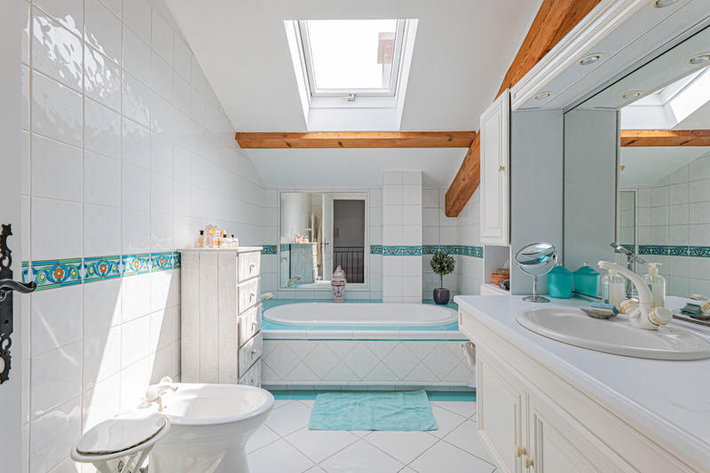 Maison - 245 m² - 7 pièces