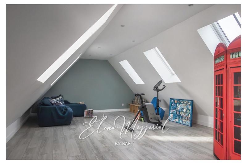 Maison - 207 m² - 9 pièces