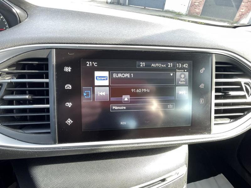 Peugeot 308 Active 1.2 Essence 110cv Bvm5 Gps + Attelage