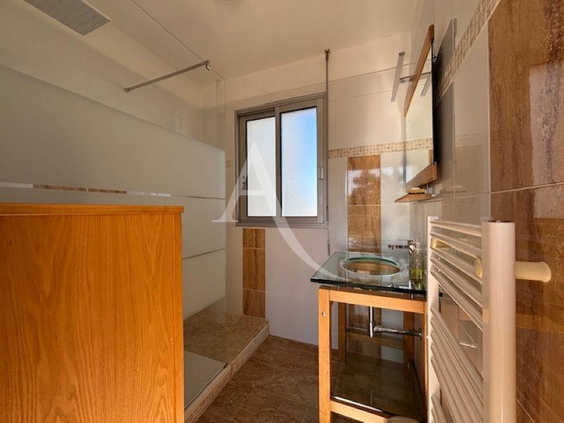 Maison - 204 m² - 9 pièces