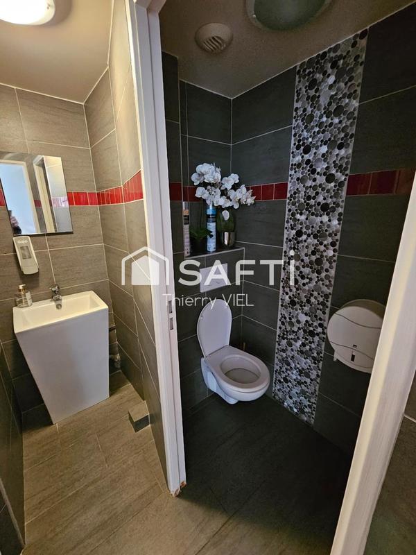 Local commercial - 200 m² - 3 pièces