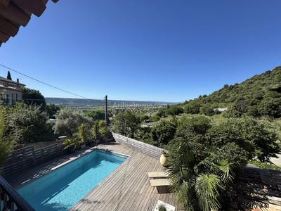 Maison - 278 m² - 9 pièces