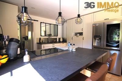 Villa - 180 m² - 8 pièces