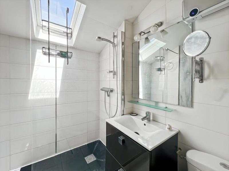 Maison - 235 m² - 6 pièces