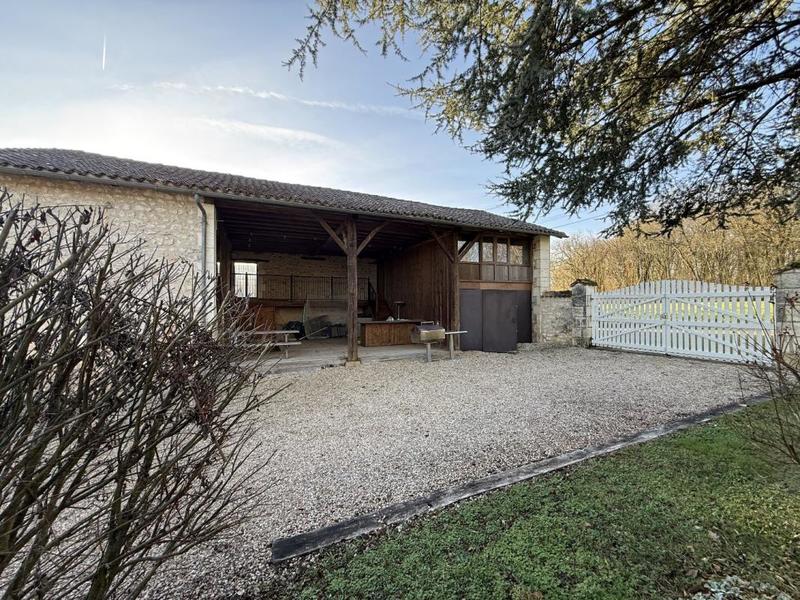 Maison - 250 m² - 6 pièces
