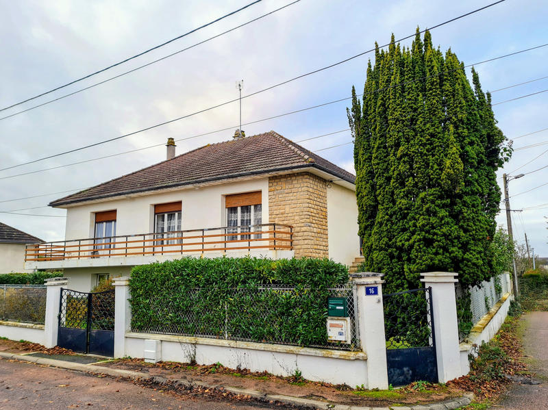Maison - 187 m² - 9 pièces