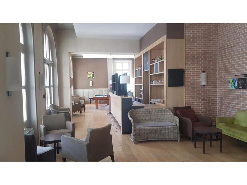 Local commercial - 2 459 m² - 70 pièces