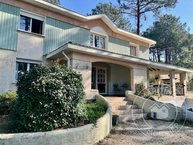 Maison traditionnelle - 149 m² - 7 pièces