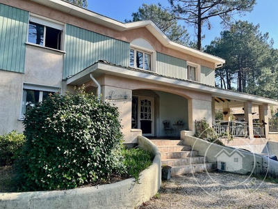 Maison traditionnelle - 149 m² - 7 pièces