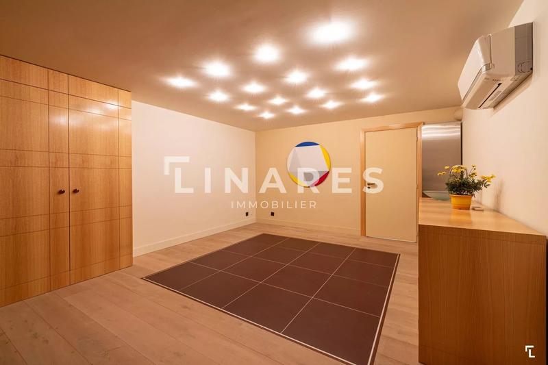 Maison - 570 m² - 7 pièces