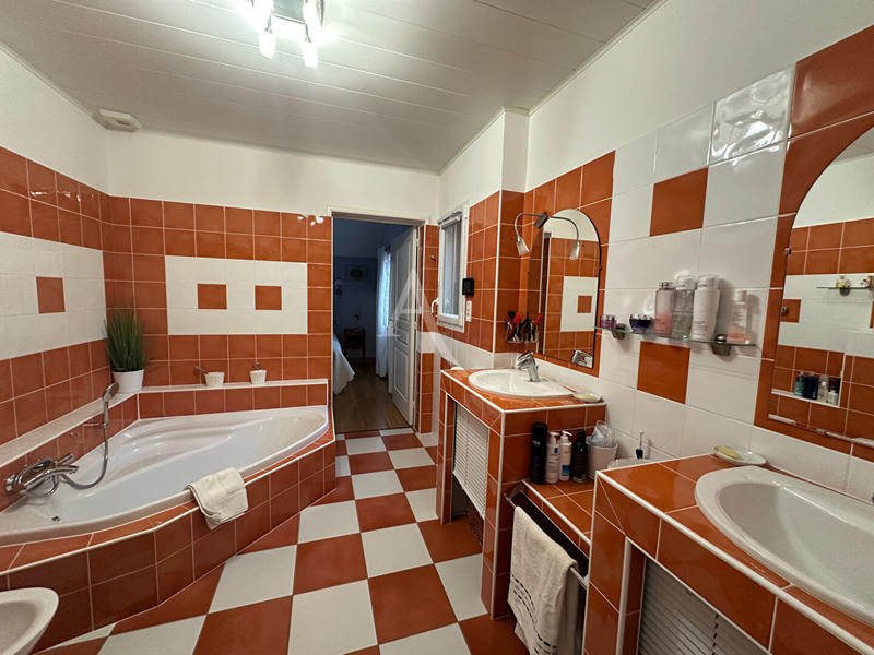 Maison - 170 m² - 8 pièces