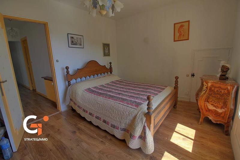 Maison - 235 m² - 8 pièces