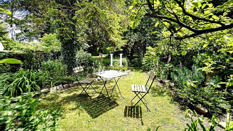 Maison - 360 m² - 15 pièces