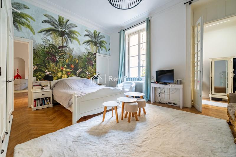 Appartement - 225 m² - 7 pièces