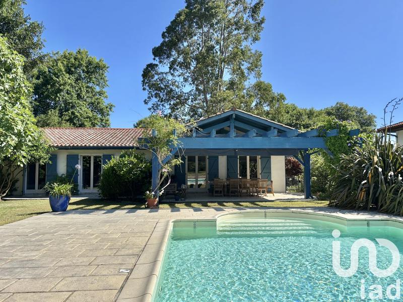 Maison - 210 m² - 8 pièces