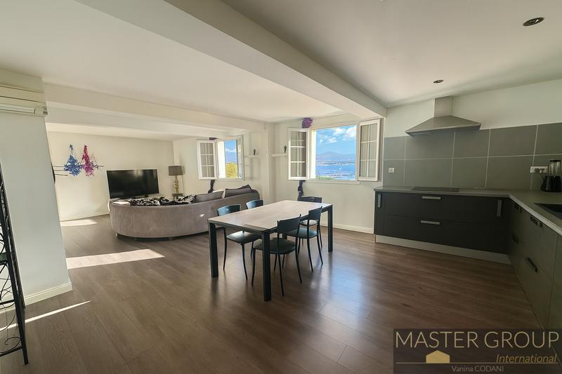 Triplex - 94 m² - 4 pièces