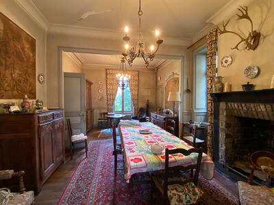 Maison - 220 m² - 9 pièces