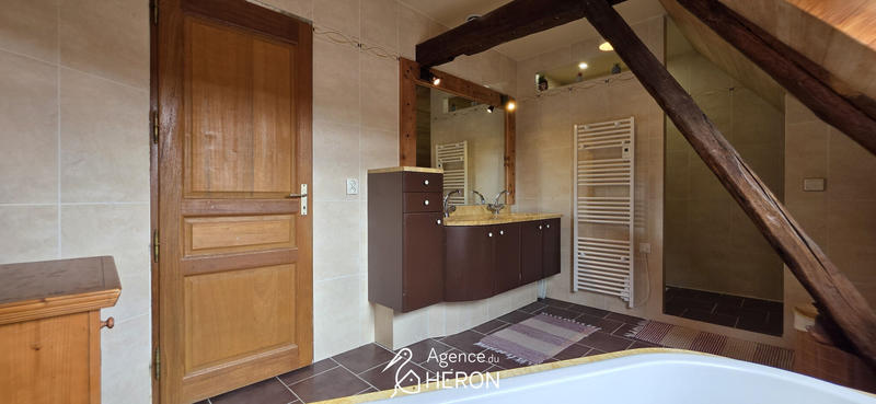 Maison - 217 m² - 6 pièces