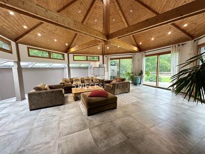 Maison - 250 m² - 10 pièces