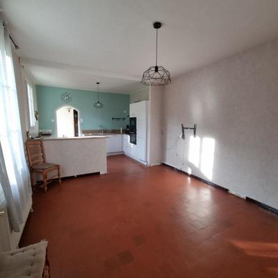 Maison - 640 m² - 3 pièces