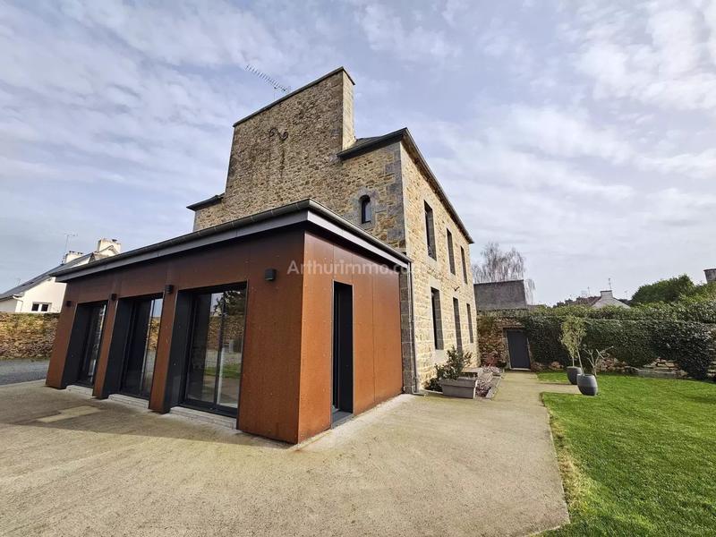 Maison - 225 m² - 9 pièces